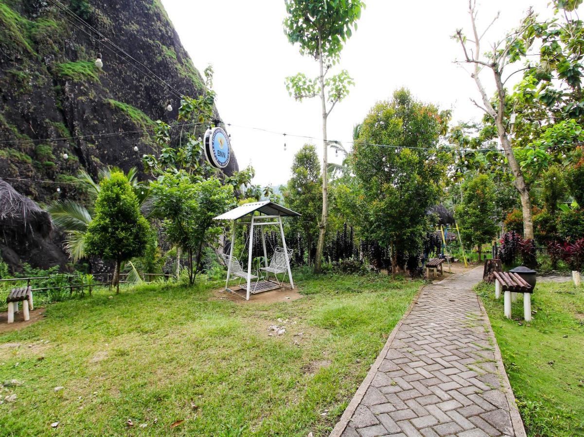 Oyo Homes 91134 Desa Wisata Tebing Lingga Trenggalek Eksteriør billede