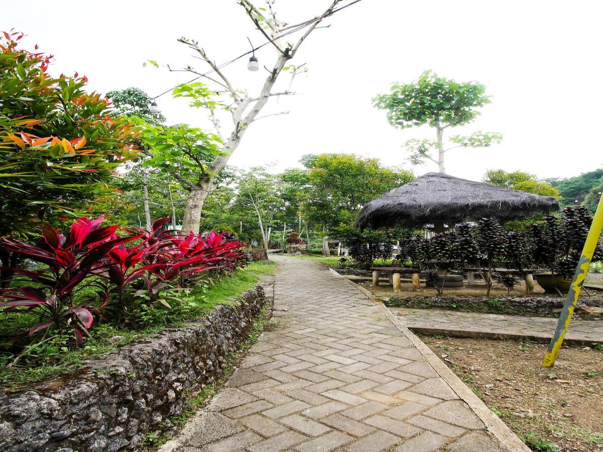 Oyo Homes 91134 Desa Wisata Tebing Lingga Trenggalek Eksteriør billede